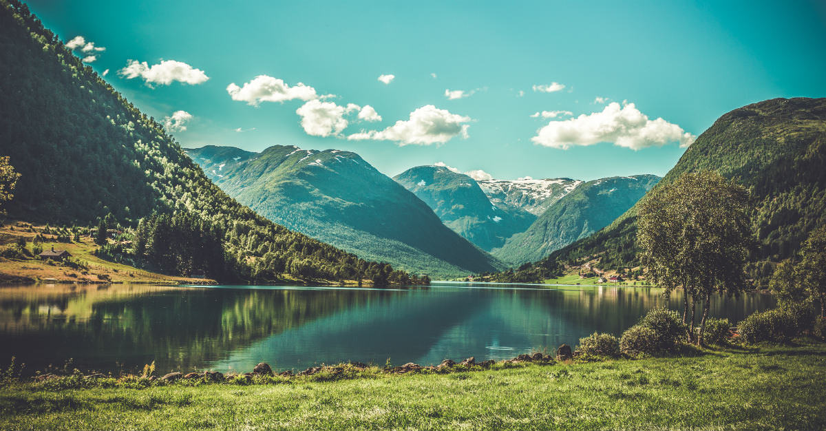 Les fjords norvégiens sont une merveille naturelle.